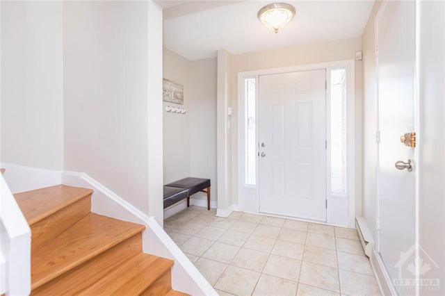 52 Appleby Private, Townhouse with 3 bedrooms, 3 bathrooms and 3 parking in Ottawa ON | Image 3