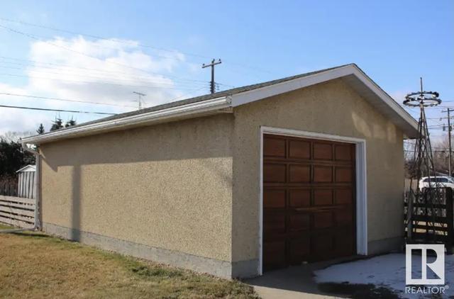 4761 50 Av, House detached with 5 bedrooms, 2 bathrooms and null parking in Vegreville AB | Image 23