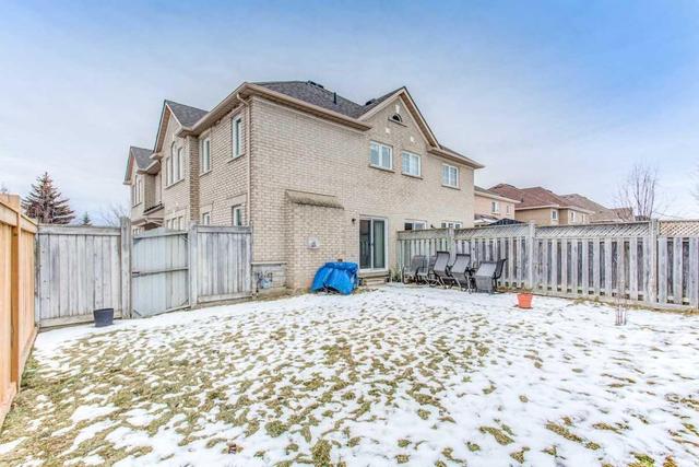 209 Foxfield Cres, House semidetached with 3 bedrooms, 3 bathrooms and 3 parking in Vaughan ON | Image 20
