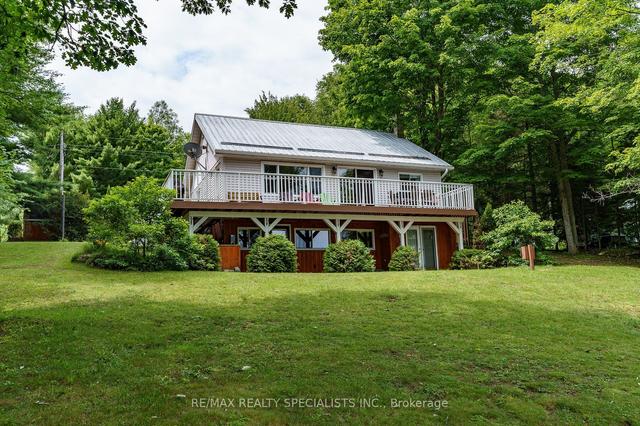 1060 Hammond Rd W, House detached with 3 bedrooms, 2 bathrooms and 6 parking in Lake of Bays ON | Image 2