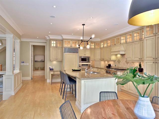 9 Brookfield Rd, House detached with 4 bedrooms, 6 bathrooms and 4 parking in Toronto ON | Image 5