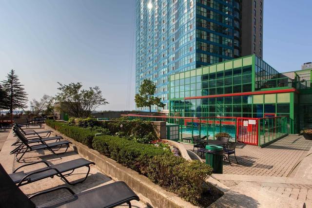3312 - 99 Harbour Sq, Condo with 2 bedrooms, 2 bathrooms and 1 parking in Toronto ON | Image 7