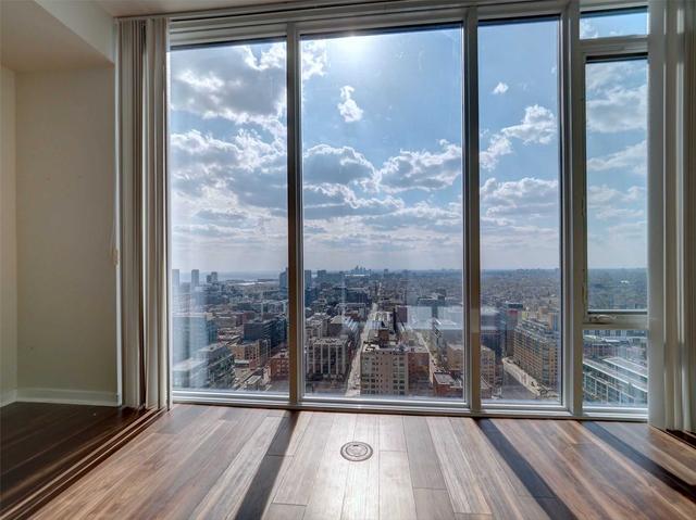 3310 - 101 Peter St, Condo with 1 bedrooms, 1 bathrooms and 0 parking in Toronto ON | Image 2