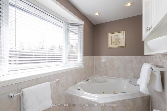 369 Monica Cres, House detached with 4 bedrooms, 4 bathrooms and 6 parking in Burlington ON | Image 19