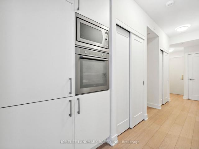 707 - 88 Cumberland St, Condo with 1 bedrooms, 1 bathrooms and 0 parking in Toronto ON | Image 2