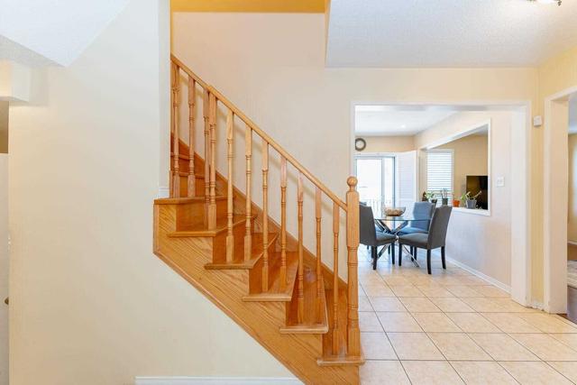 92 Williamson Dr, House detached with 3 bedrooms, 3 bathrooms and 6 parking in Brampton ON | Image 2