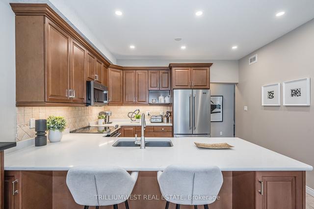 10 - 254 Summerfield Dr, Townhouse with 2 bedrooms, 4 bathrooms and 4 parking in Guelph ON | Image 6