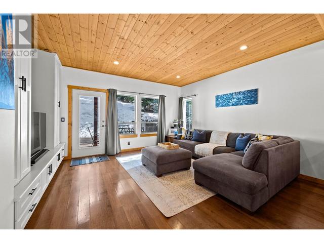 2431 Fairways Drive, House detached with 5 bedrooms, 4 bathrooms and null parking in Sun Peaks Mountain BC | Image 15