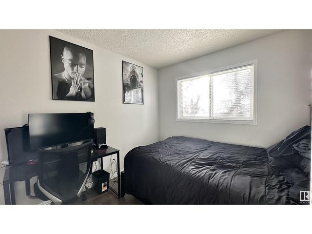 4247 29 Av Nw, House semidetached with 4 bedrooms, 3 bathrooms and 2 parking in Edmonton AB | Card Image