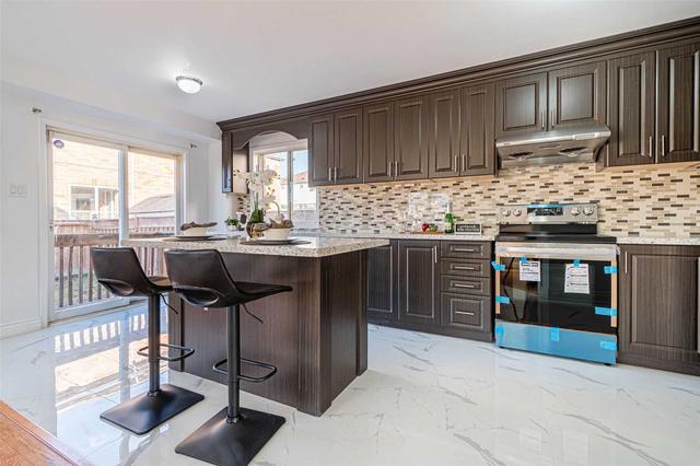 24 Black Forest Dr, House detached with 3 bedrooms, 4 bathrooms and 6 parking in Brampton ON | Image 4