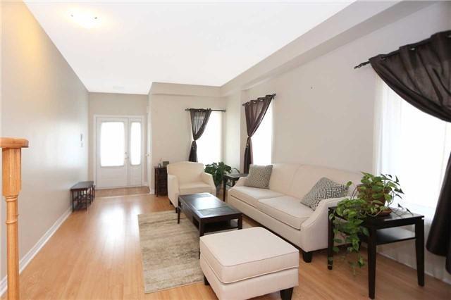77 Mantz Cres, House detached with 3 bedrooms, 3 bathrooms and 2 parking in Whitby ON | Image 2