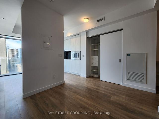 2410 - 215 Queen St W, Condo with 1 bedrooms, 1 bathrooms and 0 parking in Toronto ON | Image 19