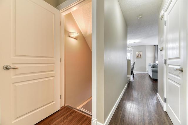 218 Bayside Point Sw, Home with 3 bedrooms, 2 bathrooms and 2 parking in Airdrie AB | Image 5