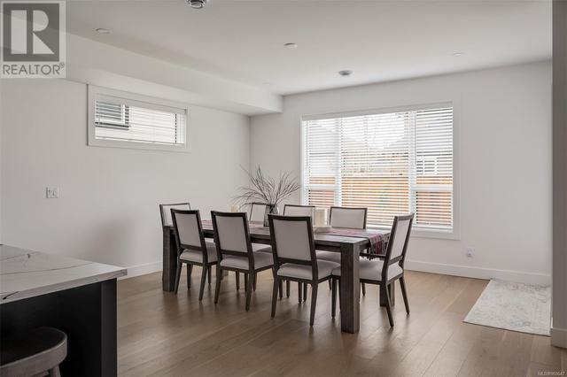 Sunny 14+ ft dinning area, perfect for entertaining | Image 20