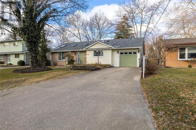 1705 Mulberry Street, House detached with 2 bedrooms, 2 bathrooms and null parking in Sarnia ON | Image 1