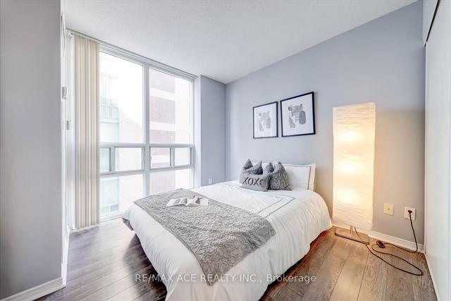 507 - 7 Michael Power Pl, Condo with 2 bedrooms, 2 bathrooms and 1 parking in Toronto ON | Image 2
