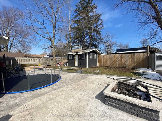 498 North Mill St, House detached with 3 bedrooms, 1 bathrooms and 3 parking in Fort Erie ON | Image 11