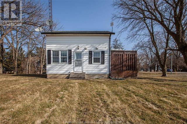11655 Mckays Line, House detached with 3 bedrooms, 1 bathrooms and null parking in Chatham Kent ON | Image 1