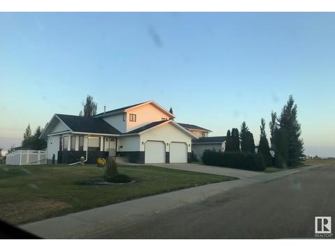 5806 57 St, House detached with 4 bedrooms, 3 bathrooms and null parking in Vegreville AB | Card Image