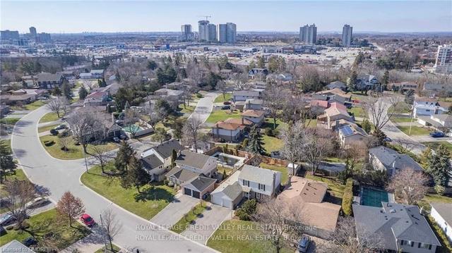 28 Parkview Pl, House detached with 4 bedrooms, 2 bathrooms and 6 parking in Brampton ON | Image 29