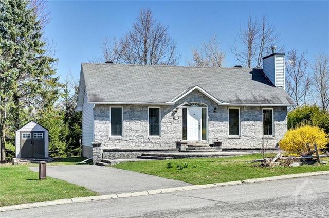 486 Yves Street, House detached with 2 bedrooms, 1 bathrooms and 2 parking in Clarence Rockland ON | Image 1