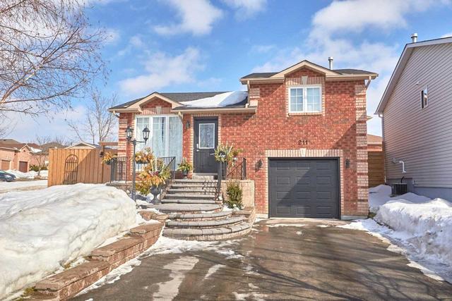 211 Columbia Rd, House detached with 2 bedrooms, 2 bathrooms and 4 parking in Barrie ON | Image 1