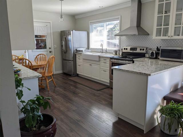 701 8th St, House detached with 3 bedrooms, 3 bathrooms and 4 parking in Golden BC | Image 3