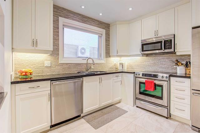 865 Glencairn Ave, House detached with 2 bedrooms, 2 bathrooms and 5 parking in Toronto ON | Image 7
