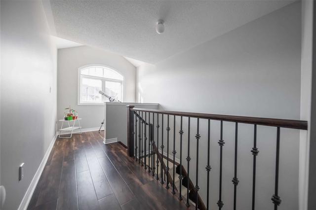 143 Wardlaw Pl, House attached with 3 bedrooms, 3 bathrooms and 4 parking in Vaughan ON | Image 10