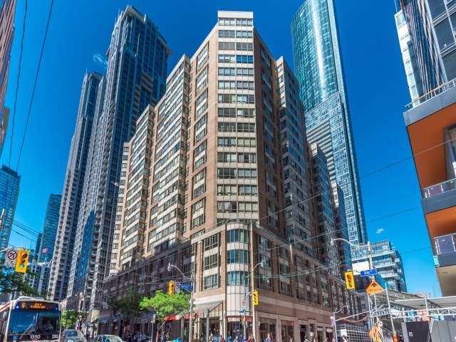 1102 - 717 Bay St, Condo with 2 bedrooms, 2 bathrooms and null parking in Toronto ON | Image 1