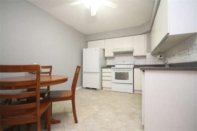 405 - 12 Laurelcrest St, Condo with 2 bedrooms, 1 bathrooms and 1 parking in Brampton ON | Image 10