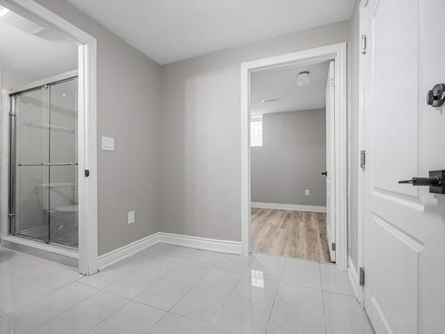 88 Centre St S, House detached with 3 bedrooms, 4 bathrooms and 5 parking in Brampton ON | Image 14