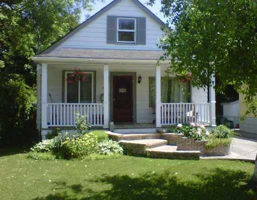 60 Mckenzie St, House detached with 3 bedrooms, 2 bathrooms and null parking in Orillia ON | Image 2