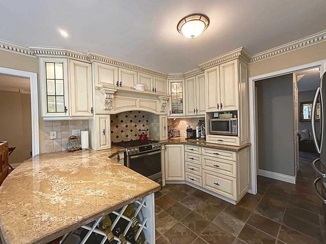19 Montgomery Sq, House detached with 4 bedrooms, 3 bathrooms and 9 parking in Brampton ON | Image 23