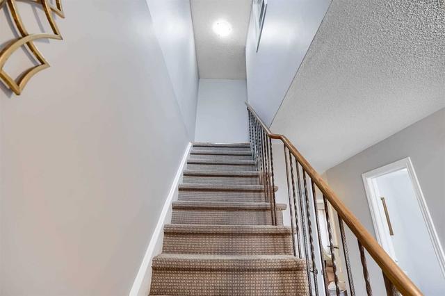 392 Hansen Rd N, House detached with 3 bedrooms, 3 bathrooms and 3 parking in Brampton ON | Image 14