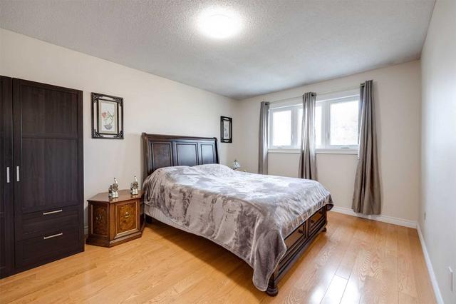 915 Arnold Cres, House detached with 4 bedrooms, 2 bathrooms and 6 parking in Newmarket ON | Image 6