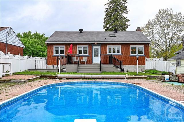 74 Crownhill Street, House detached with 2 bedrooms, 2 bathrooms and 4 parking in Ottawa ON | Image 30