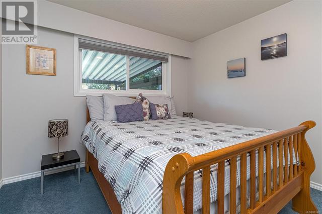559 Kenneth St, House detached with 4 bedrooms, 3 bathrooms and 4 parking in Saanich BC | Image 32