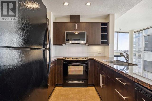 703, - 55 Spruce Place Sw, Condo with 2 bedrooms, 2 bathrooms and 1 parking in Calgary AB | Image 3