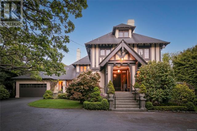 611 Foul Bay Rd, House detached with 5 bedrooms, 7 bathrooms and 6 parking in Victoria BC | Image 1