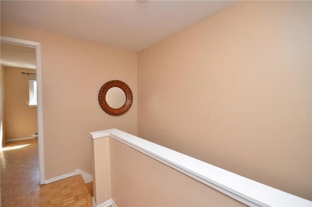112 Darras Crt, Townhouse with 3 bedrooms, 2 bathrooms and 1 parking in Brampton ON | Image 12