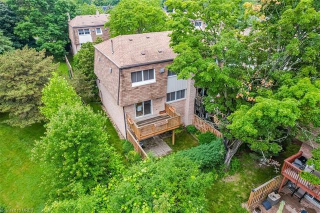 4 - 90 Sarah Lane, House attached with 3 bedrooms, 2 bathrooms and 2 parking in Oakville ON | Image 43