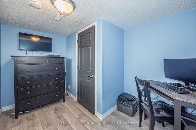 18 Carnaby Cres, House detached with 3 bedrooms, 1 bathrooms and 5 parking in Guelph ON | Image 24