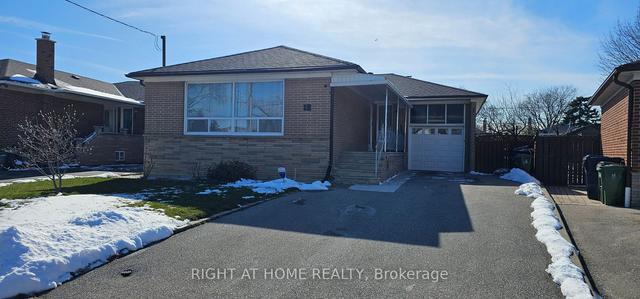 12 Billcar Rd, House detached with 3 bedrooms, 2 bathrooms and 4 parking in Toronto ON | Image 1