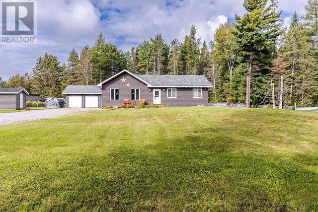 1229 Airport Rd, House detached with 3 bedrooms, 1 bathrooms and null parking in Sault Ste. Marie ON | Image 1