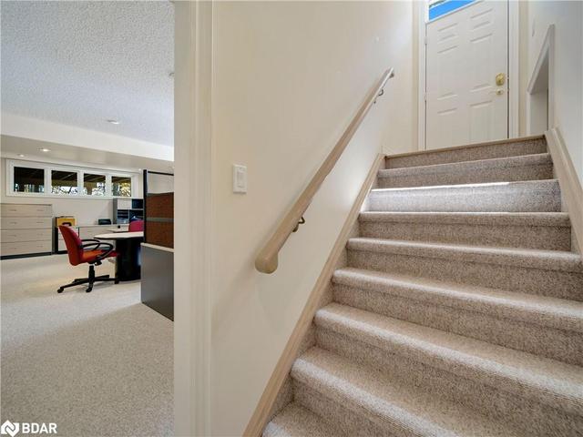 11 Hogan Court, House detached with 2 bedrooms, 3 bathrooms and 6 parking in Barrie ON | Image 27