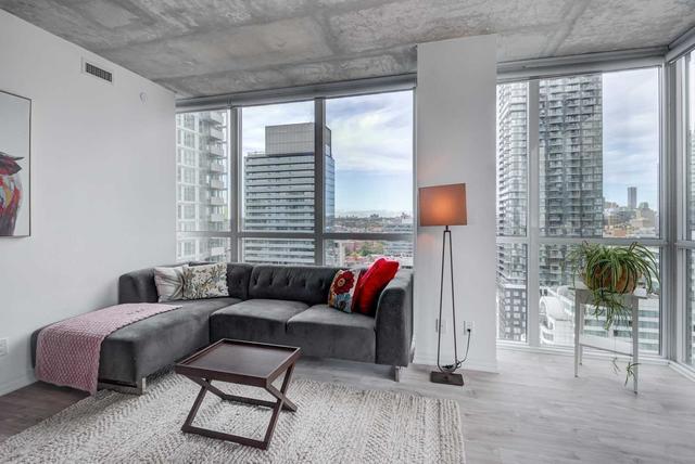 2402 - 88 Blue Jays Way, Condo with 1 bedrooms, 1 bathrooms and 0 parking in Toronto ON | Image 2
