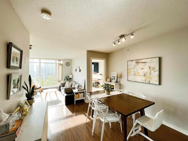 1209 - 2133 Douglas Road, Condo with 2 bedrooms, 2 bathrooms and null parking in Burnaby BC | Image 3