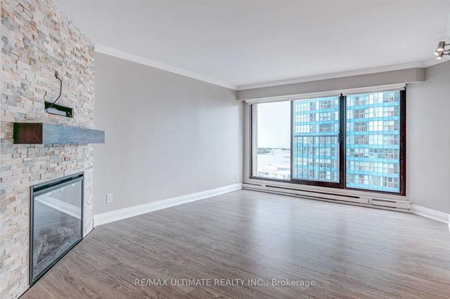 2416 - 55 Harbour Sq, Condo with 1 bedrooms, 2 bathrooms and 1 parking in Toronto ON | Image 12
