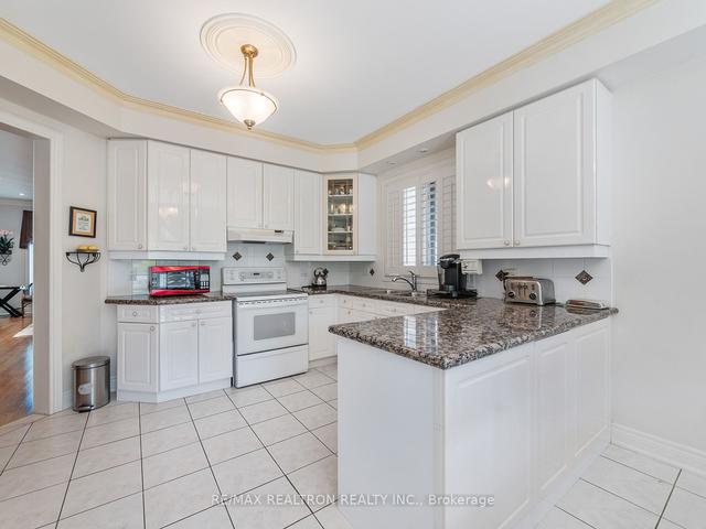480 Kenneth Ave, House detached with 4 bedrooms, 4 bathrooms and 4 parking in Toronto ON | Image 10
